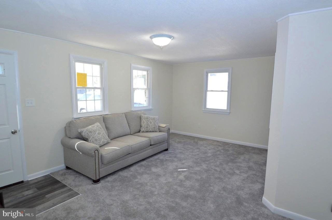 267 Mott Ave - Photo 3 of 18