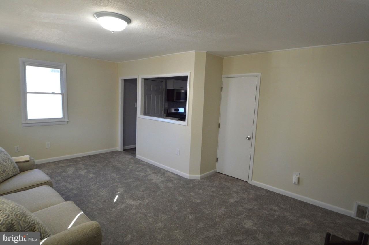 267 Mott Ave - Photo 5 of 18