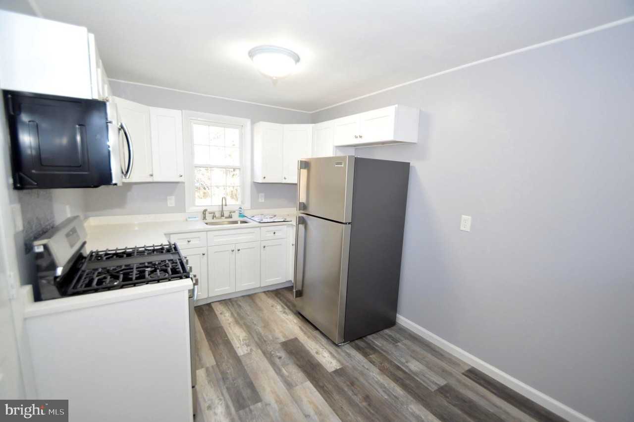 267 Mott Ave - Photo 6 of 18