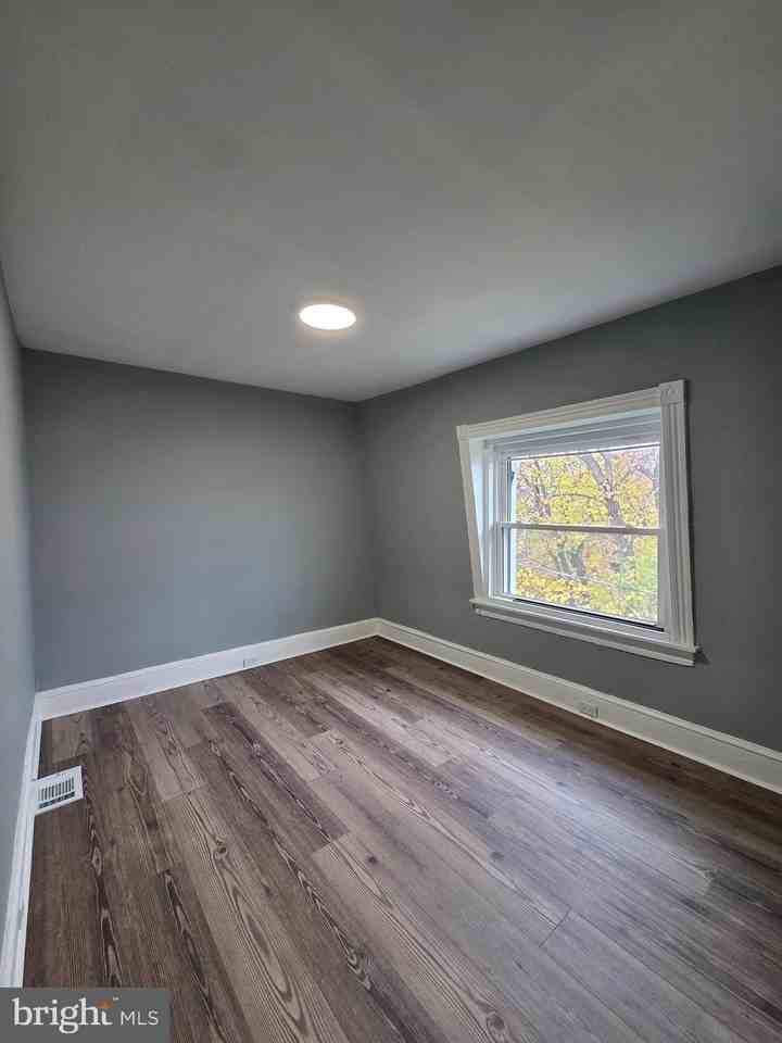 614 South 10th Street - Photo 5 of 8