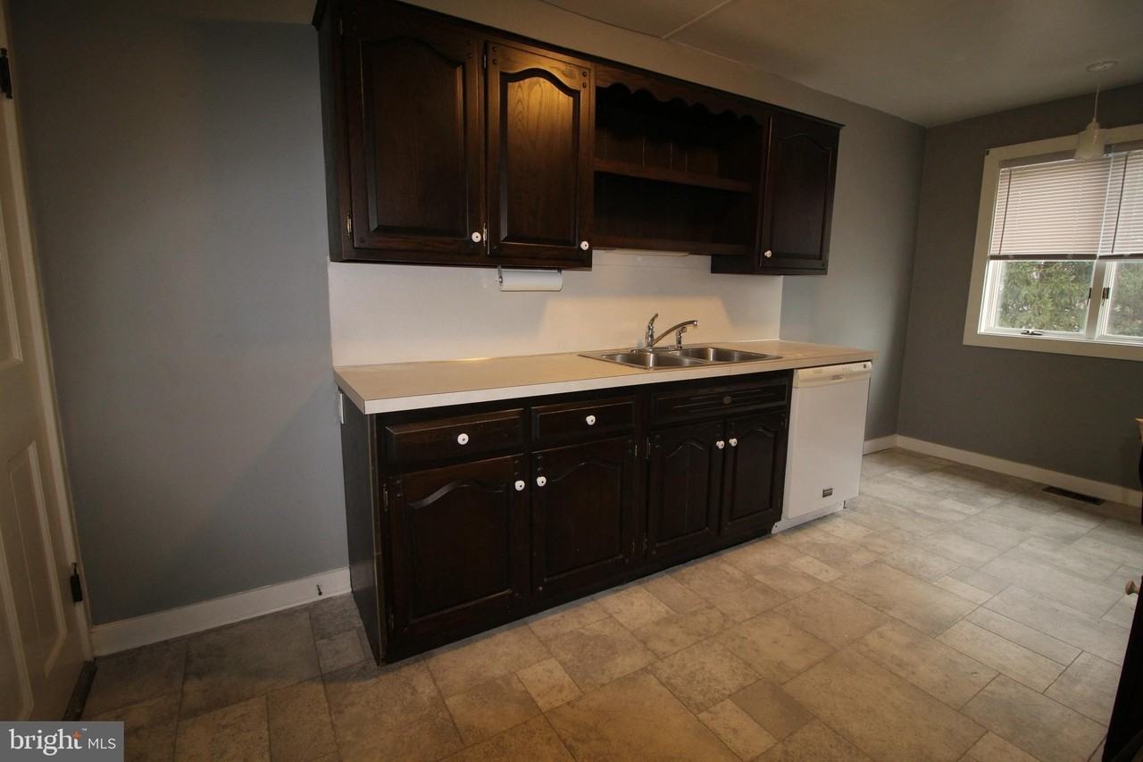 1076 E Main St - Photo 5 of 11