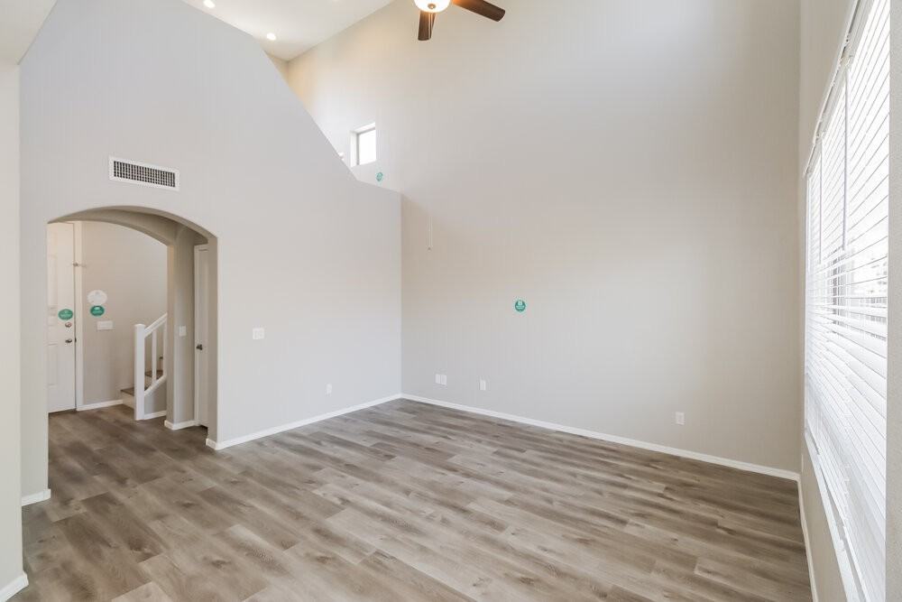 1303 S Mansard - Photo 4 of 17