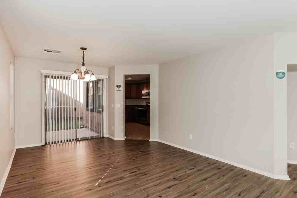 1872 S Seton Ave - Photo 6 of 17