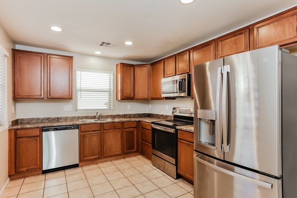 1872 S Seton Ave - Photo 7 of 17