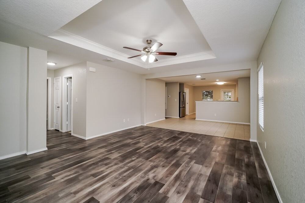 818 Cowhide Dr - Photo 4 of 16