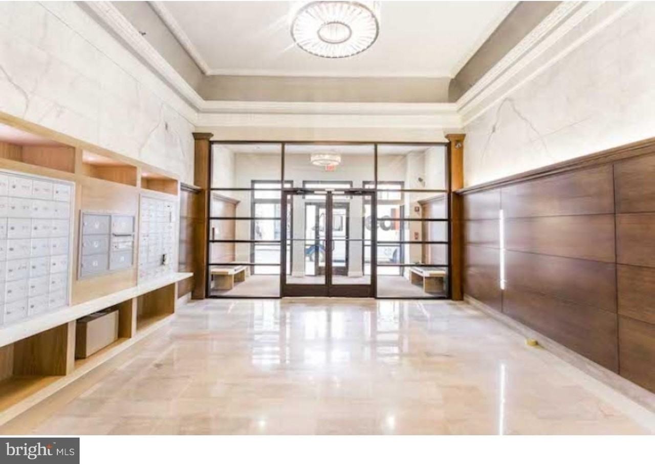 1600 Walnut St Apt 402-1 #402 - Photo 2 of 14