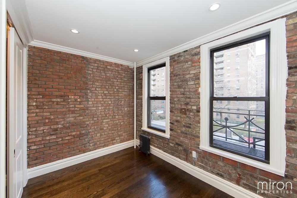 E 4th St #5 - Photo 2 of 8