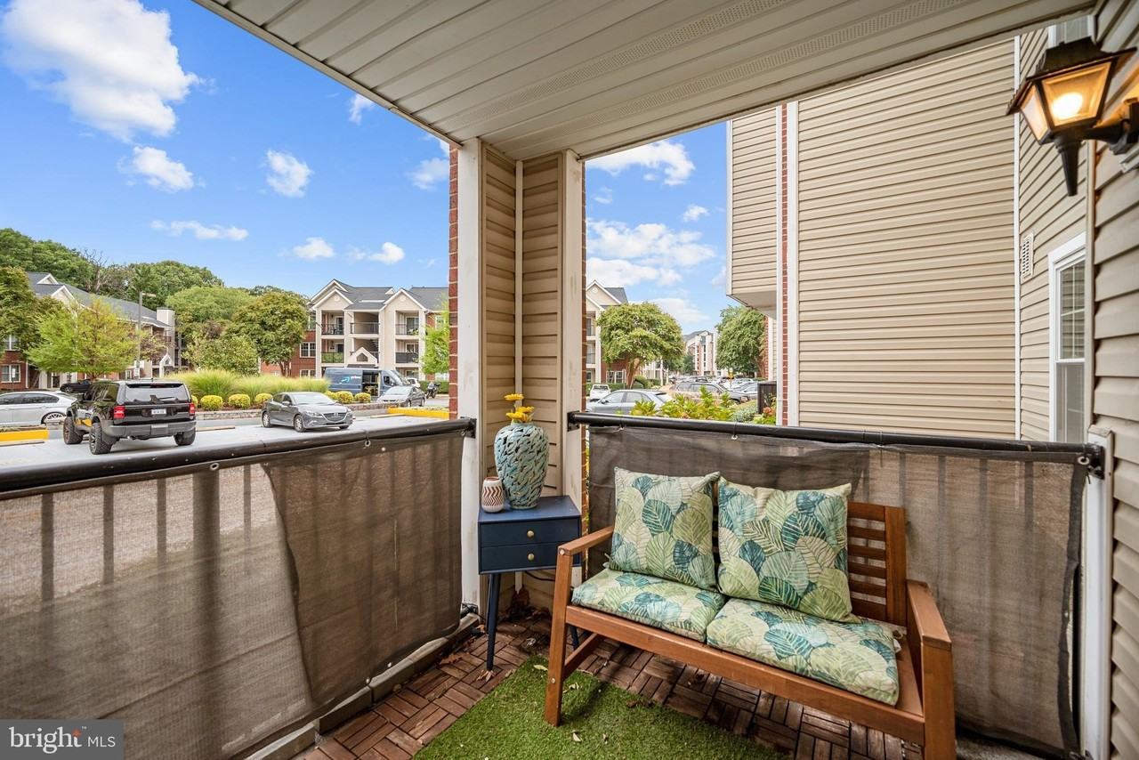 3309 Wyndham Cir Apt 1180 #1180 - Photo 5 of 32