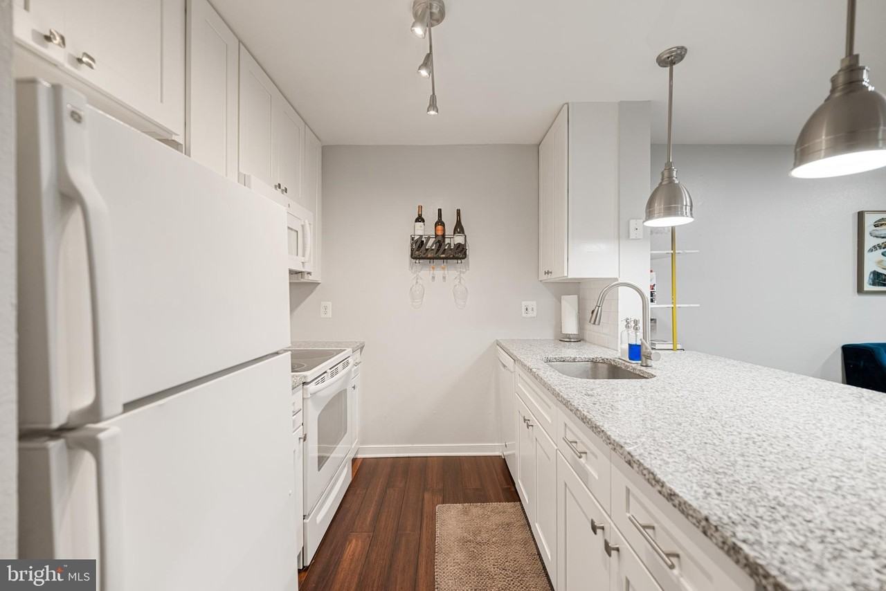 3309 Wyndham Cir Apt 1180 #1180 - Photo 7 of 32