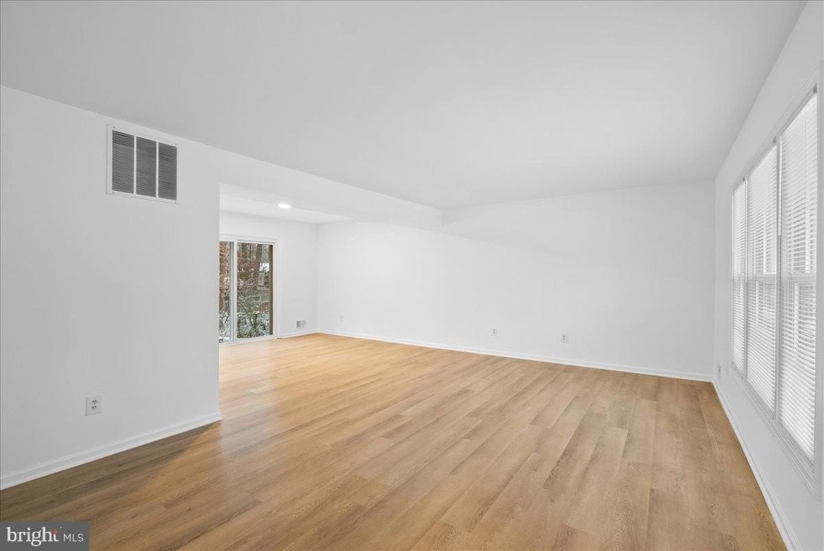 8608 Greeley Boulevard - Photo 4 of 34