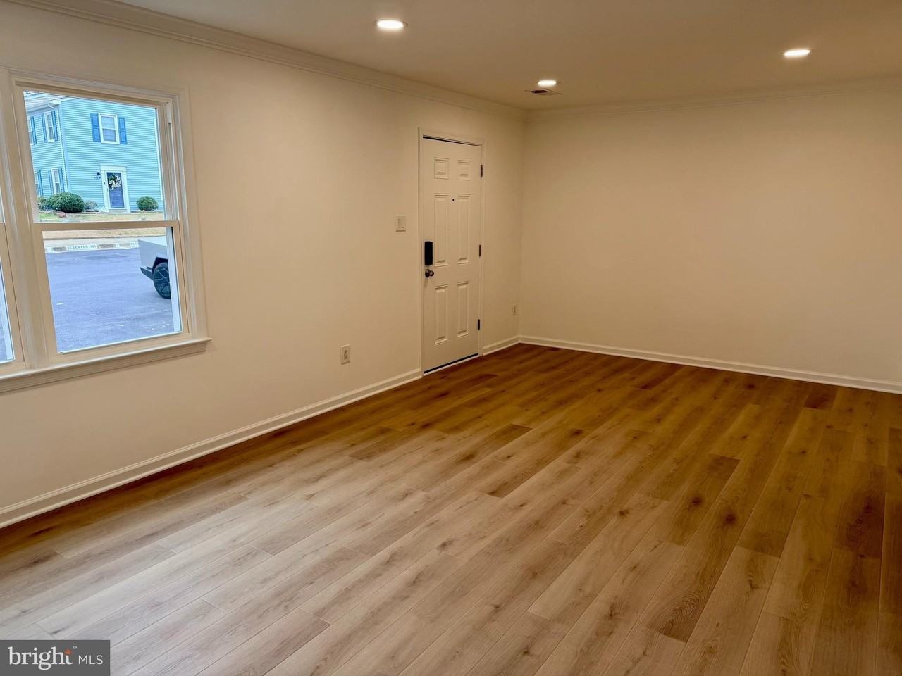 9618 Inverary Court - Photo 5 of 25