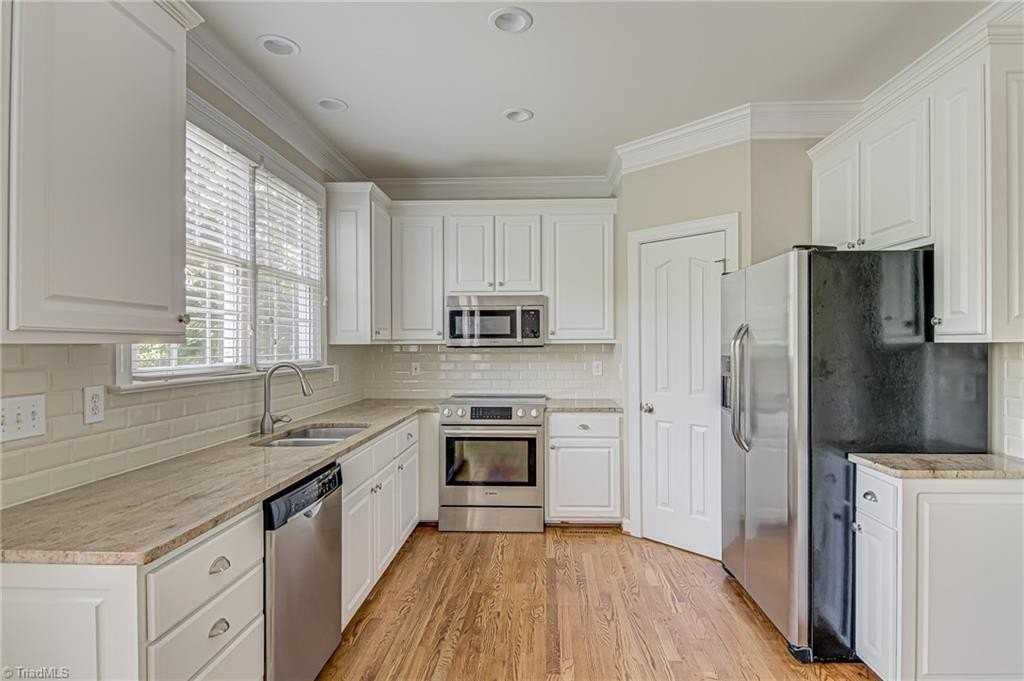 500 Fieldstone Ct - Photo 7 of 33