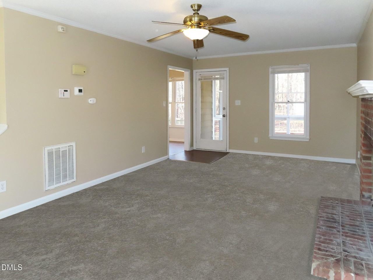 1005 Glenrose Dr - Photo 4 of 22