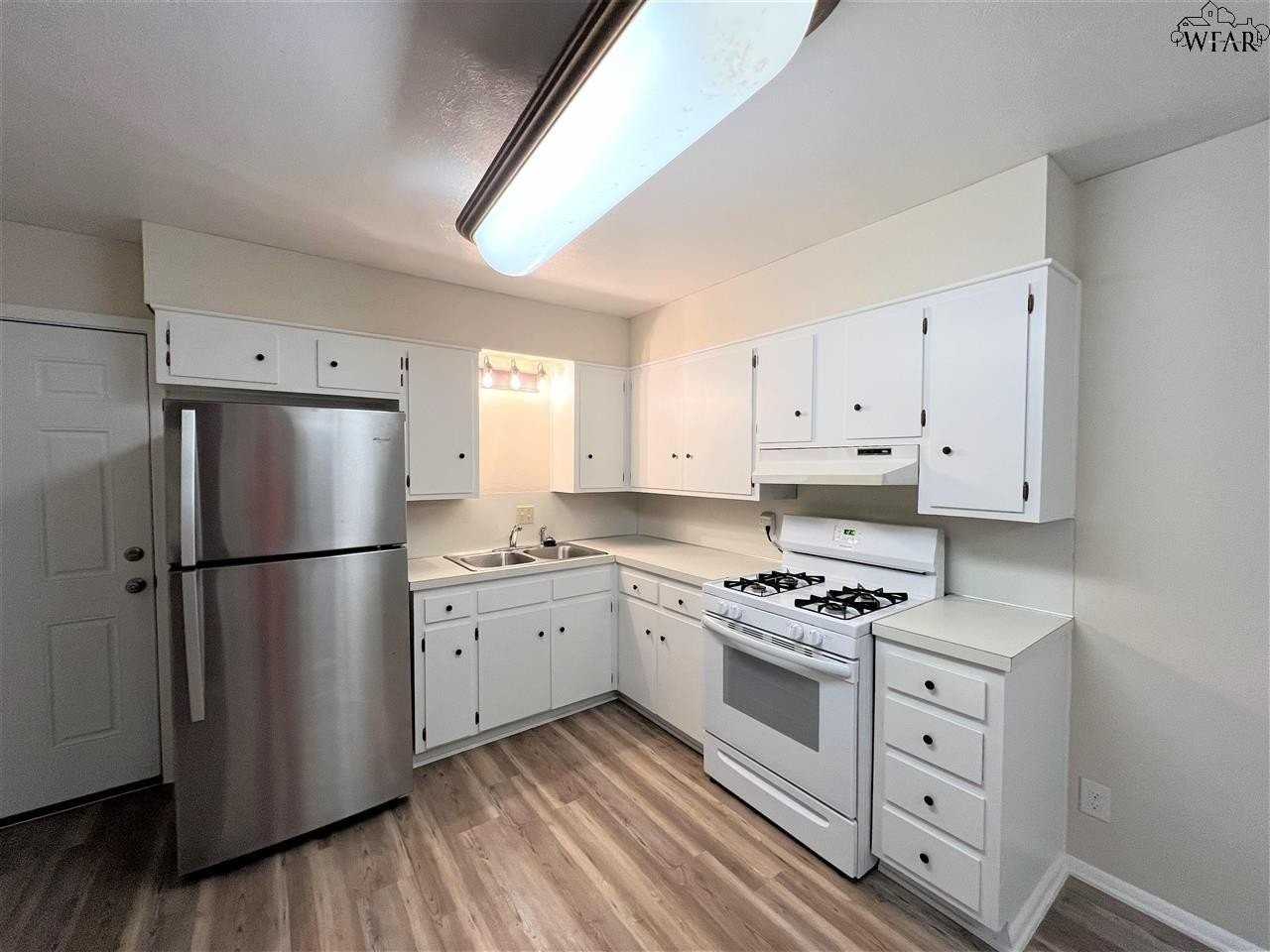 Circle Drive - Photo 5 of 15