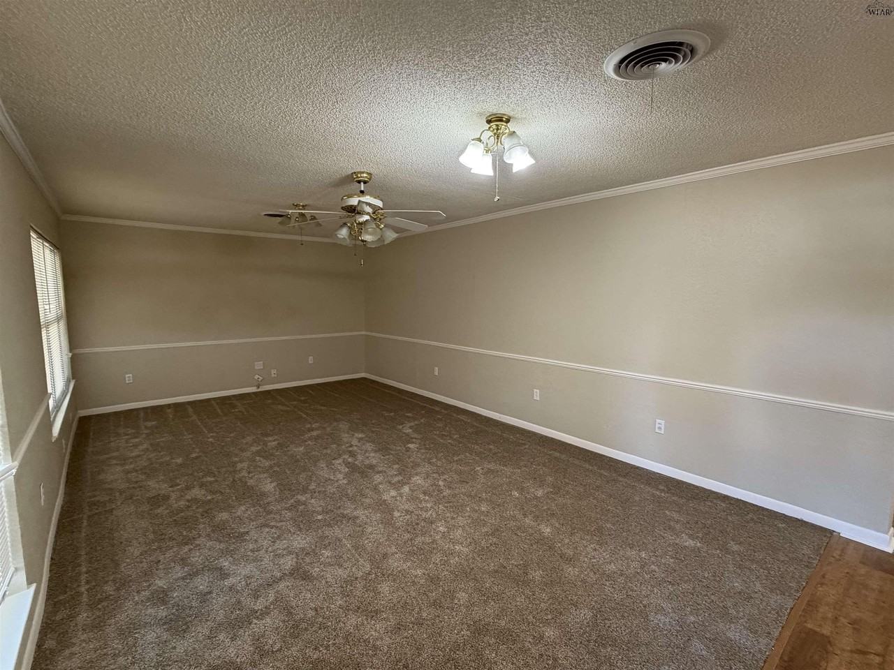 5127 Parklane Dr - Photo 2 of 15