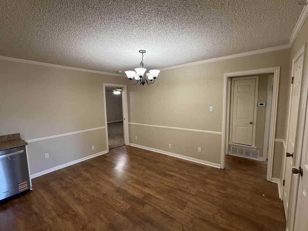 5127 Parklane Dr - Photo 3 of 15