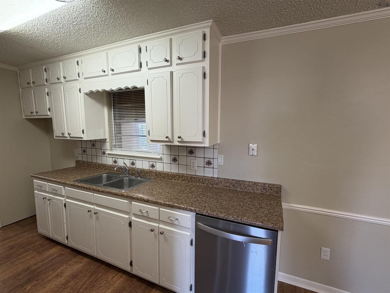 5127 Parklane Dr - Photo 4 of 15