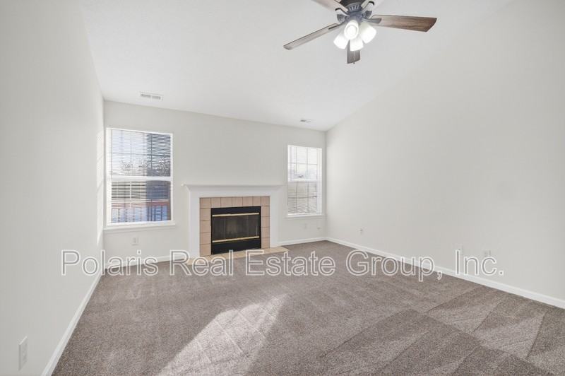 439 Venus Dr - Photo 5 of 27