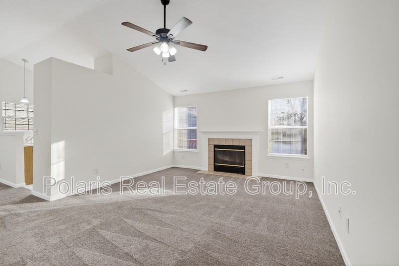 439 Venus Dr - Photo 6 of 27