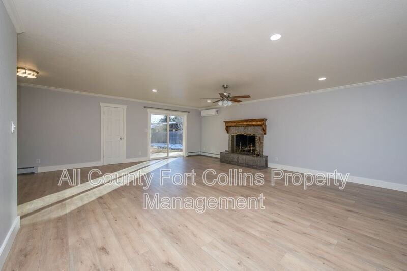 1204 Baker St - Photo 3 of 18