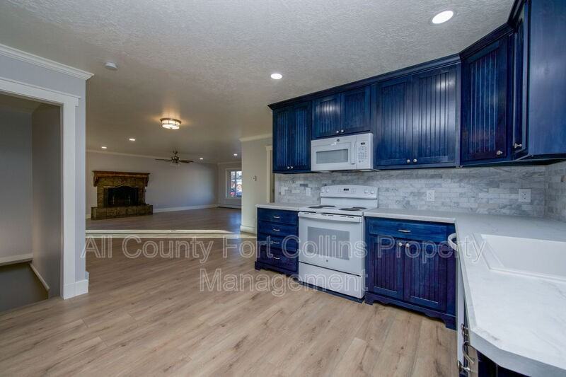 1204 Baker St - Photo 5 of 18