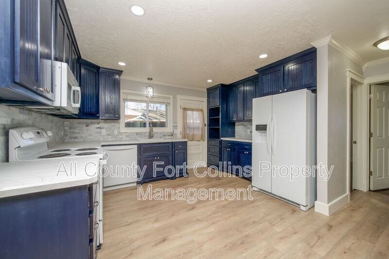 1204 Baker St - Photo 6 of 18