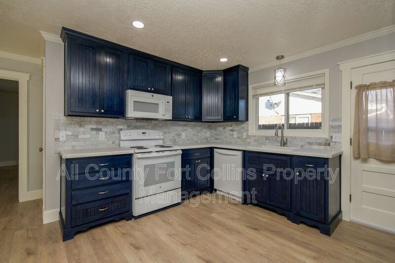 1204 Baker St - Photo 7 of 18