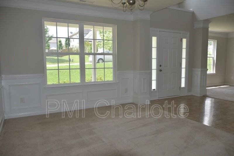 307 Glenn Allen Rd - Photo 4 of 33