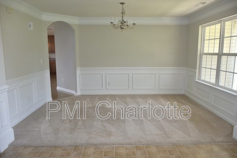 307 Glenn Allen Rd - Photo 5 of 33