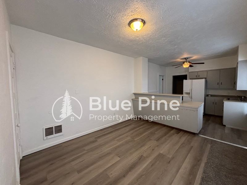 915 N Hayes Ave #2 - Photo 3 of 11