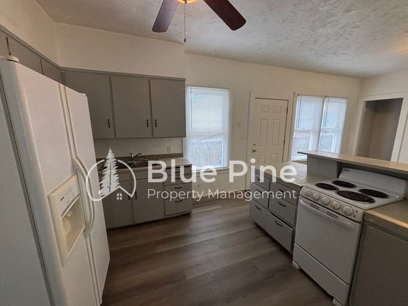 915 N Hayes Ave #2 - Photo 4 of 11