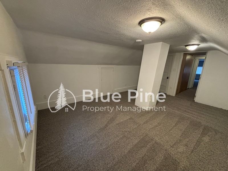 915 N Hayes Ave #2 - Photo 6 of 11