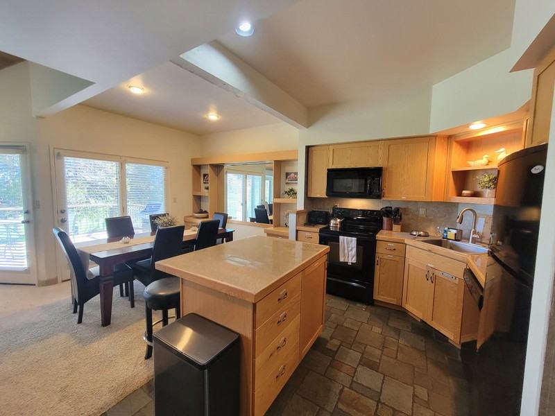 6901 Robin Ct - Photo 6 of 37