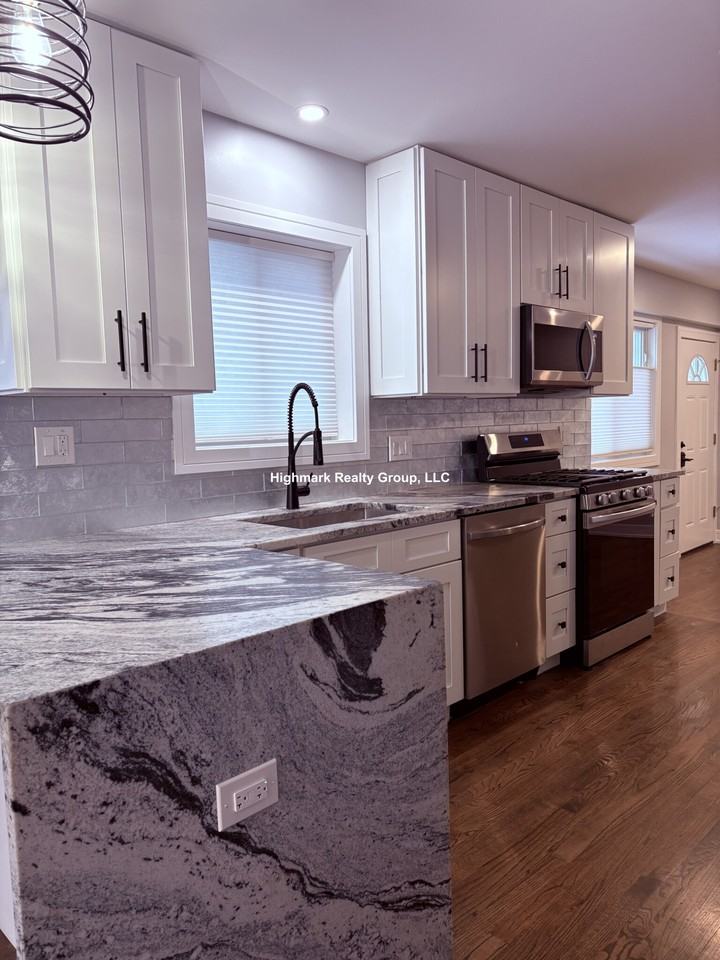 7225 N East Prairie Rd #1 - Photo 2 of 28