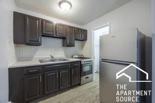 4537 N Dover St #2D - Photo 1 of 1