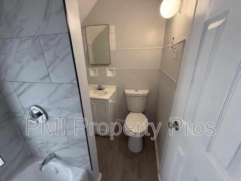 2361A N 12th St - Photo 3 of 16