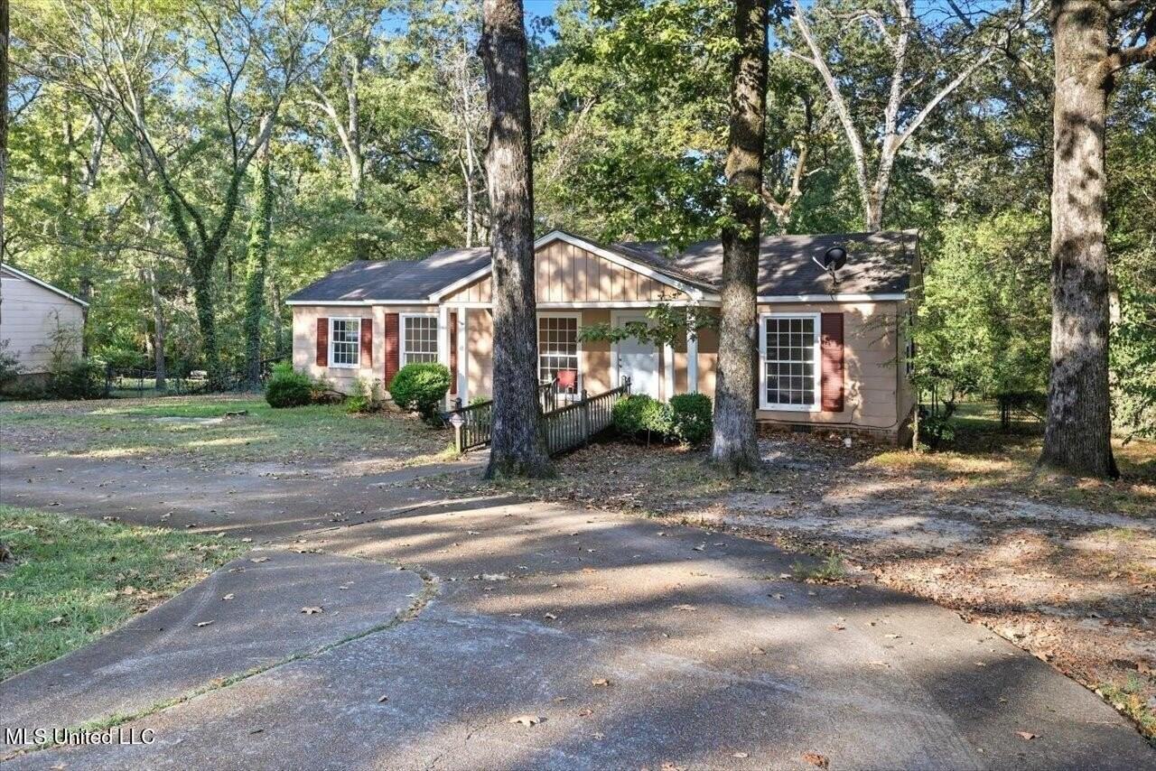 211 West Lakeview Drive - Photo 2 of 26