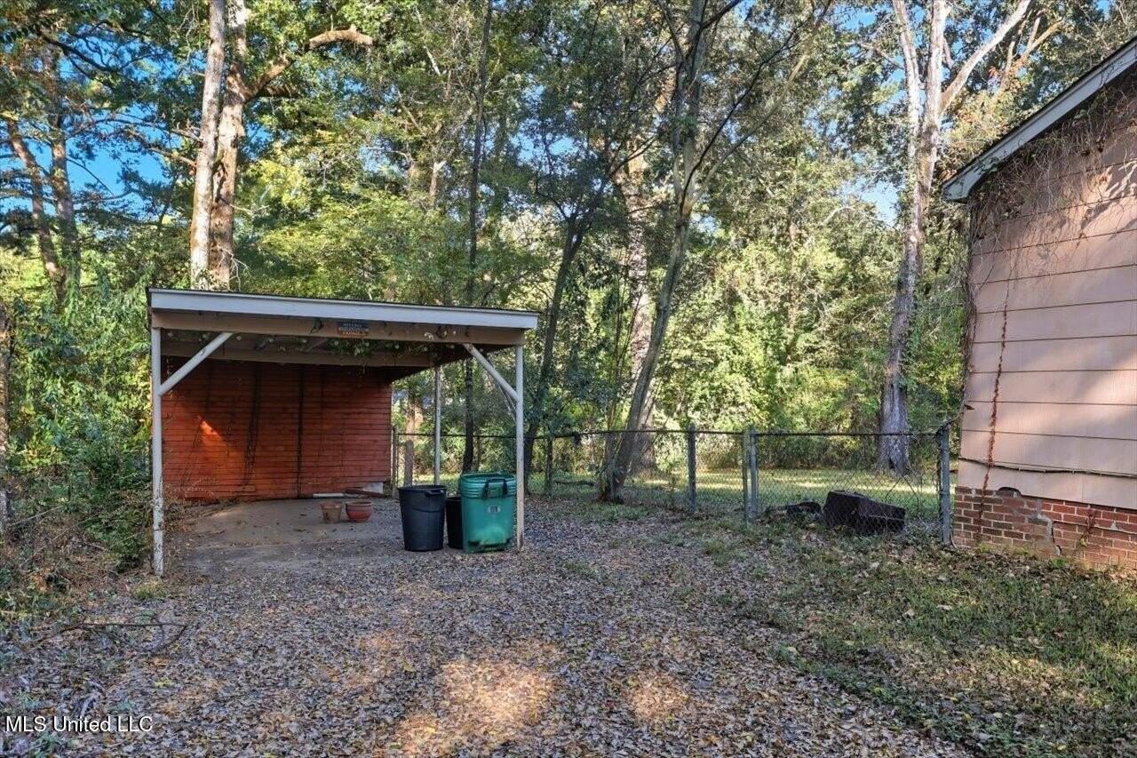 211 West Lakeview Drive - Photo 4 of 26