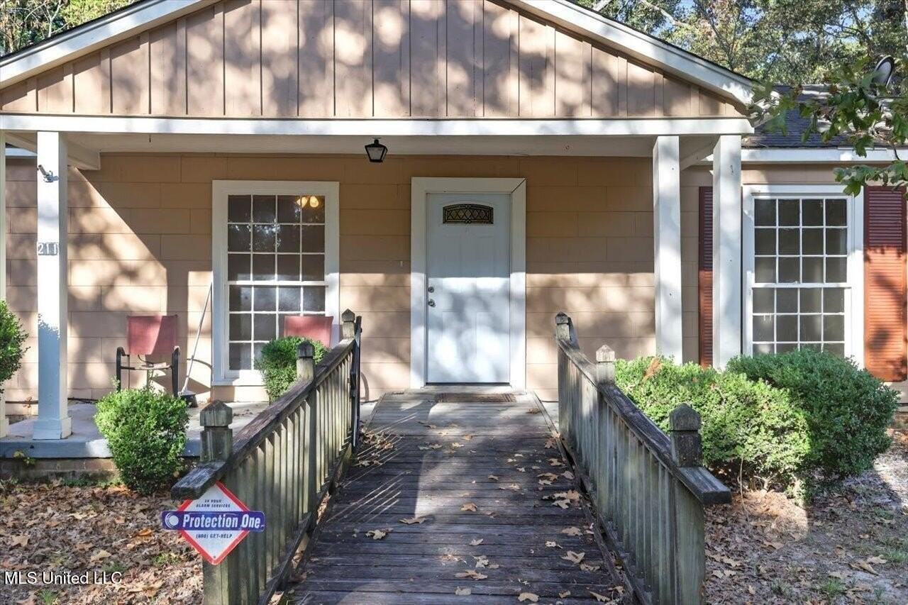 211 West Lakeview Drive - Photo 5 of 26