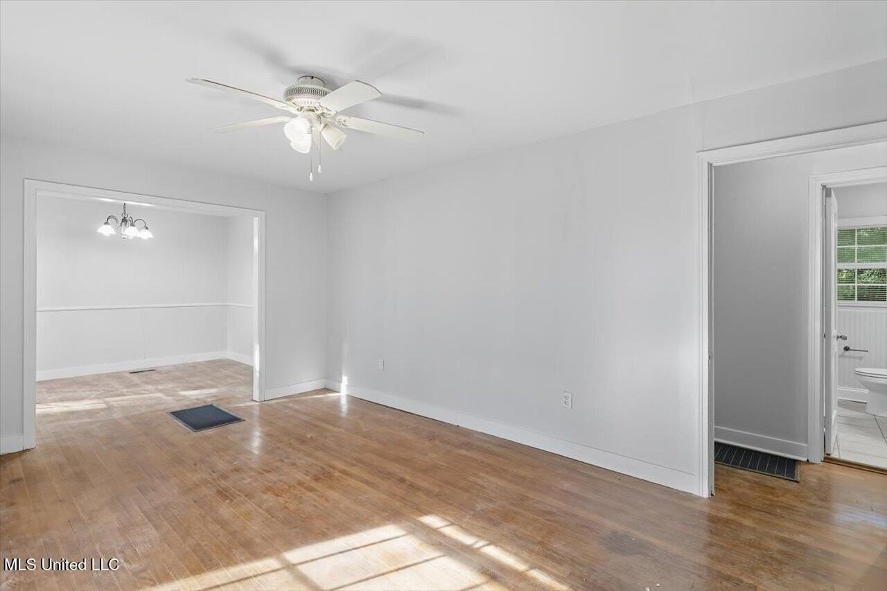 211 West Lakeview Drive - Photo 6 of 26