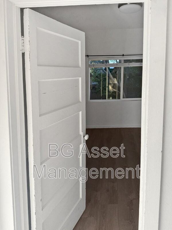 859 California Boulevard #B - Photo 4 of 13