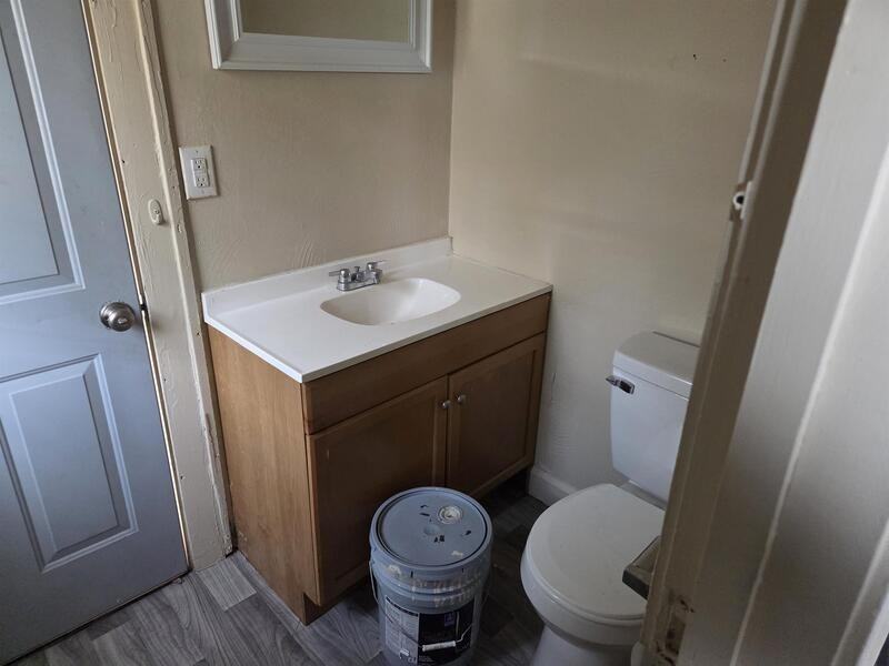 927 N Dequincy St - Photo 4 of 9