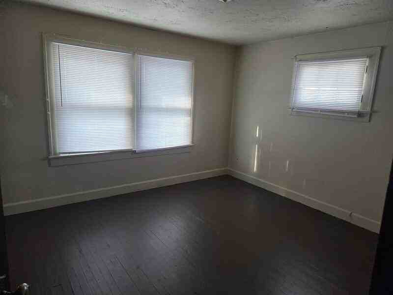 927 N Dequincy St - Photo 7 of 9