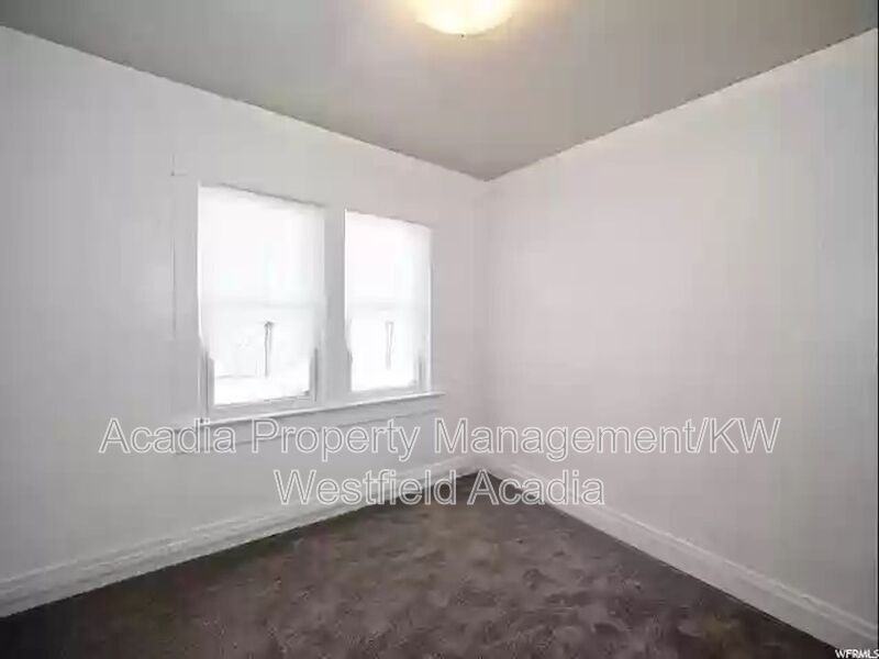 620 S St #A - Photo 4 of 50