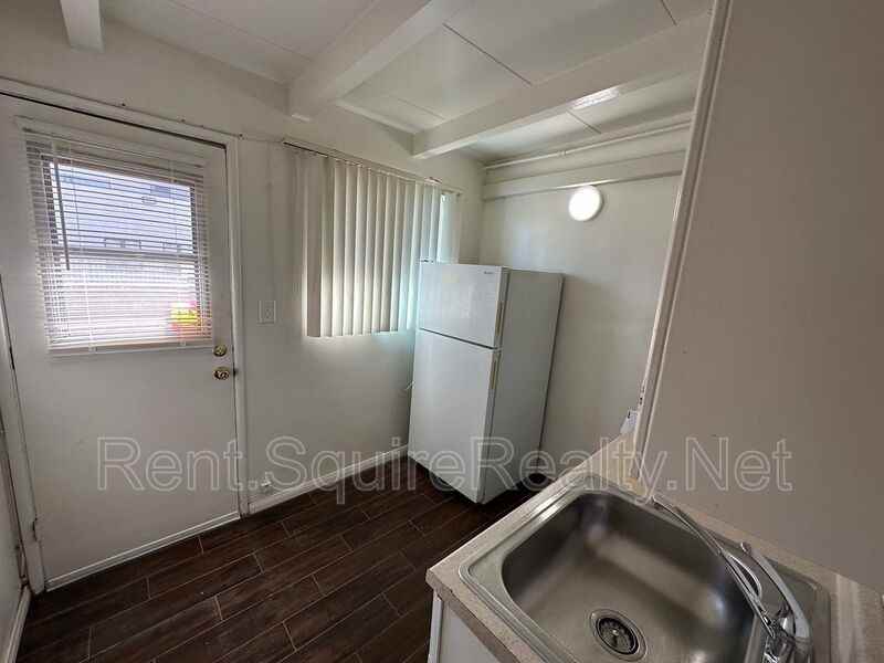 1015 North Azusa Avenue #06 - Photo 7 of 22