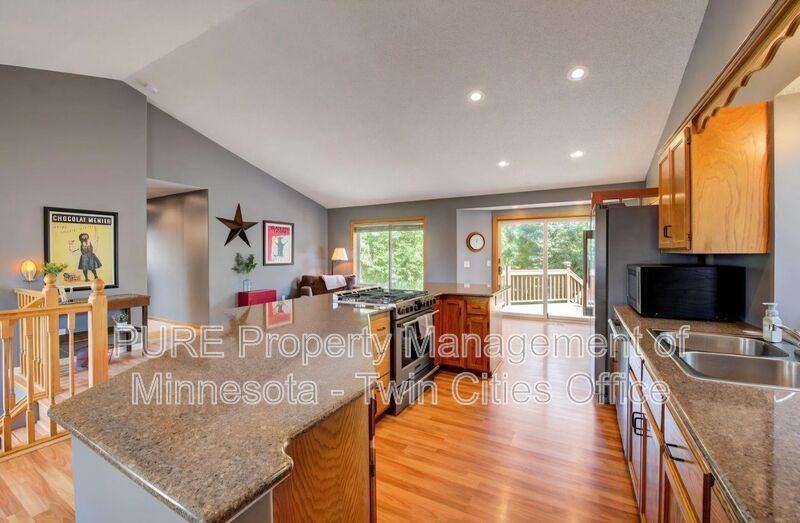 23060 Creekview Ct - Photo 3 of 18