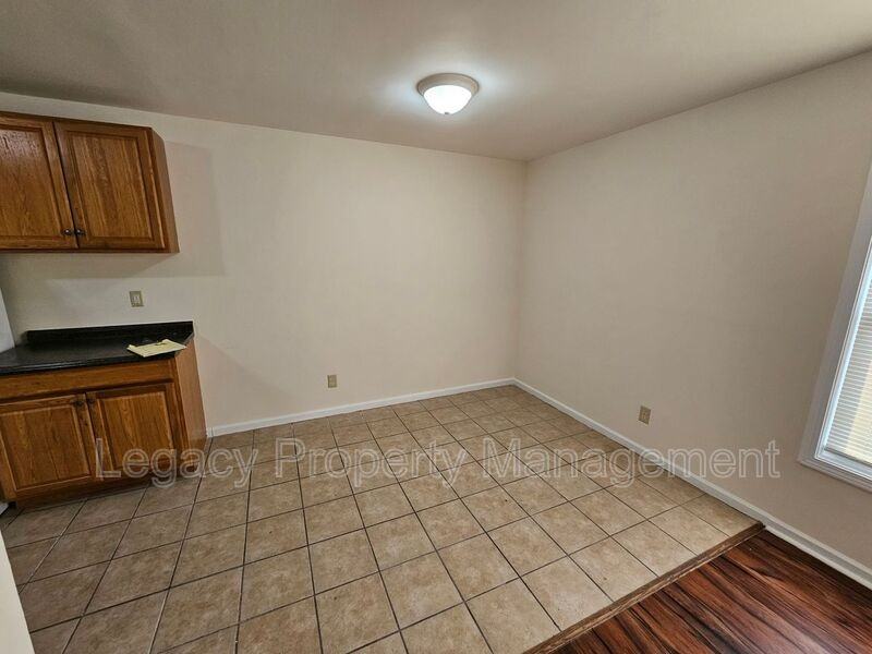 531 S Anthony St - Photo 4 of 8