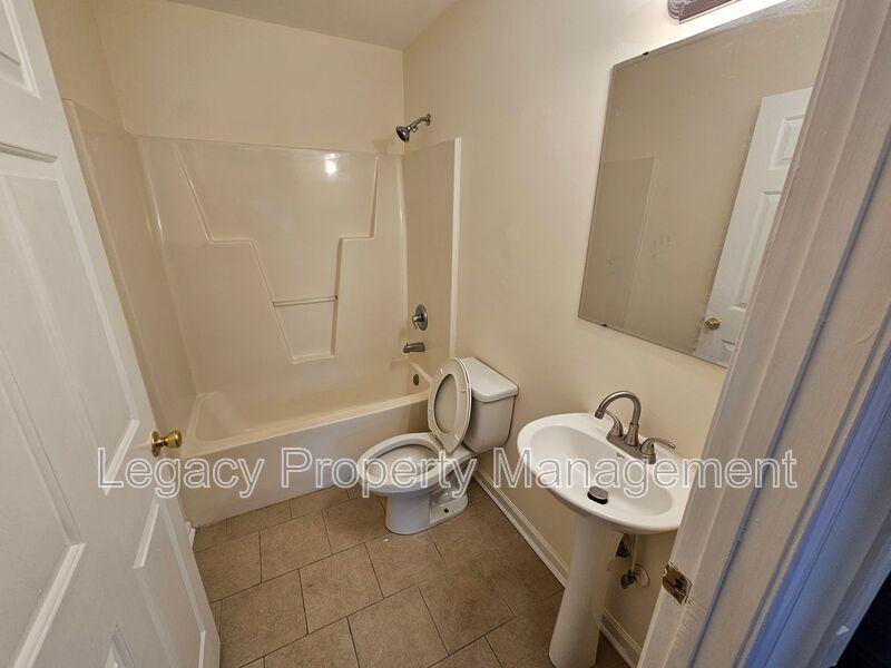 531 S Anthony St - Photo 7 of 8