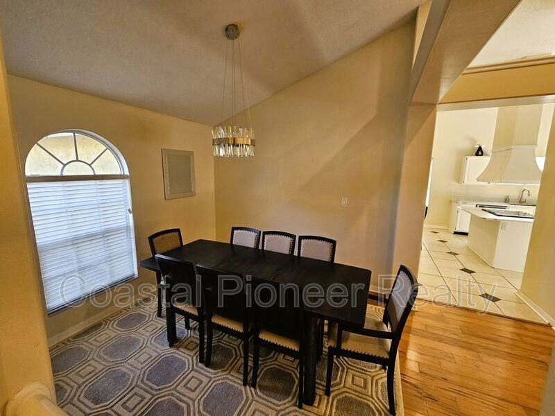 14504 Brambie Ct - Photo 4 of 39