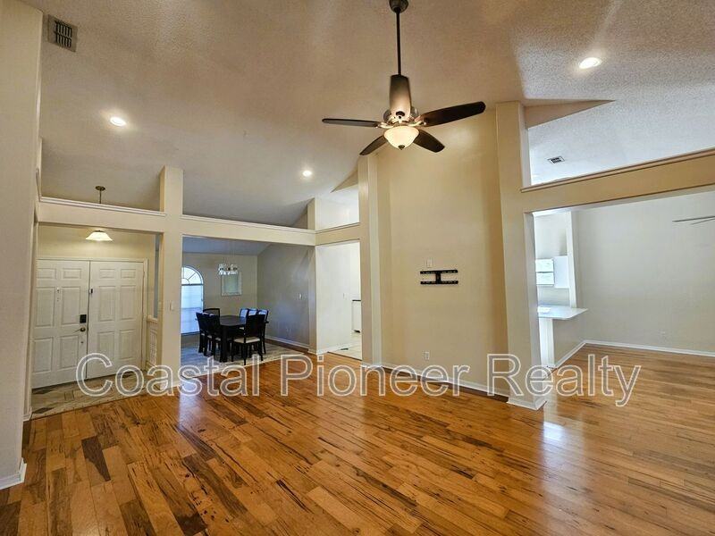 14504 Brambie Ct - Photo 7 of 39